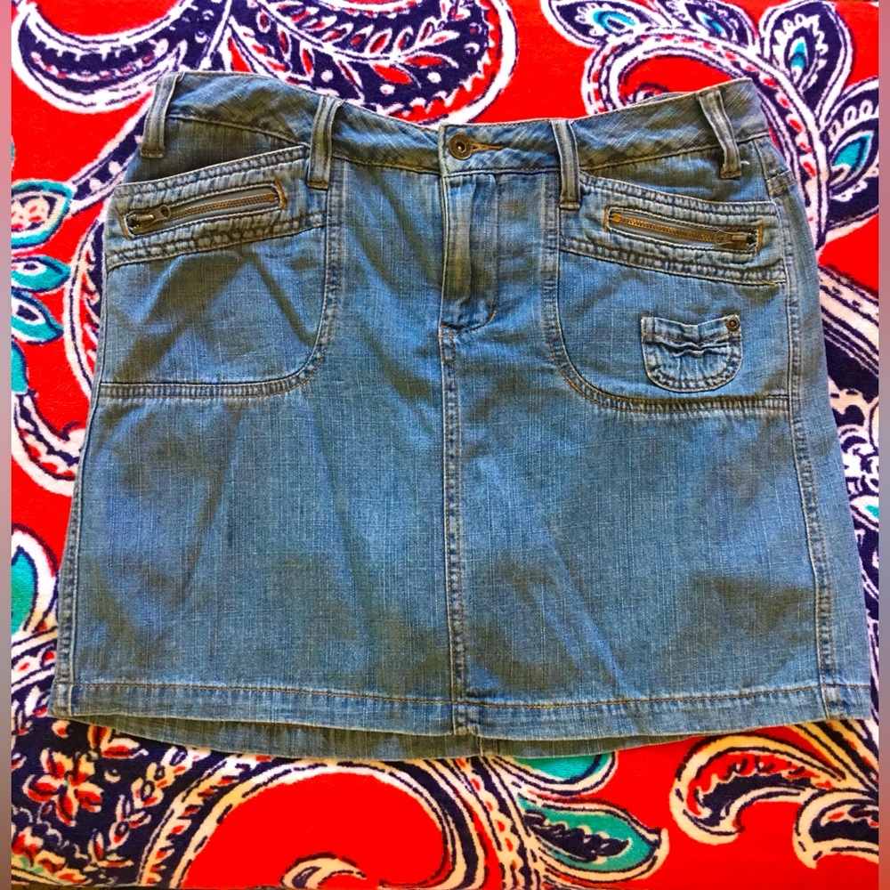 Faded Glory prewashed blue denim jeans mini skirt skort. Size Missy 6. NWOT.